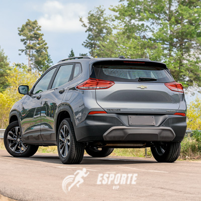 Chevrolet Tracker: potencia turbo y tecnología avanzada en un SUV compacto. Chevrolet Tracker vs Nissan Kicks